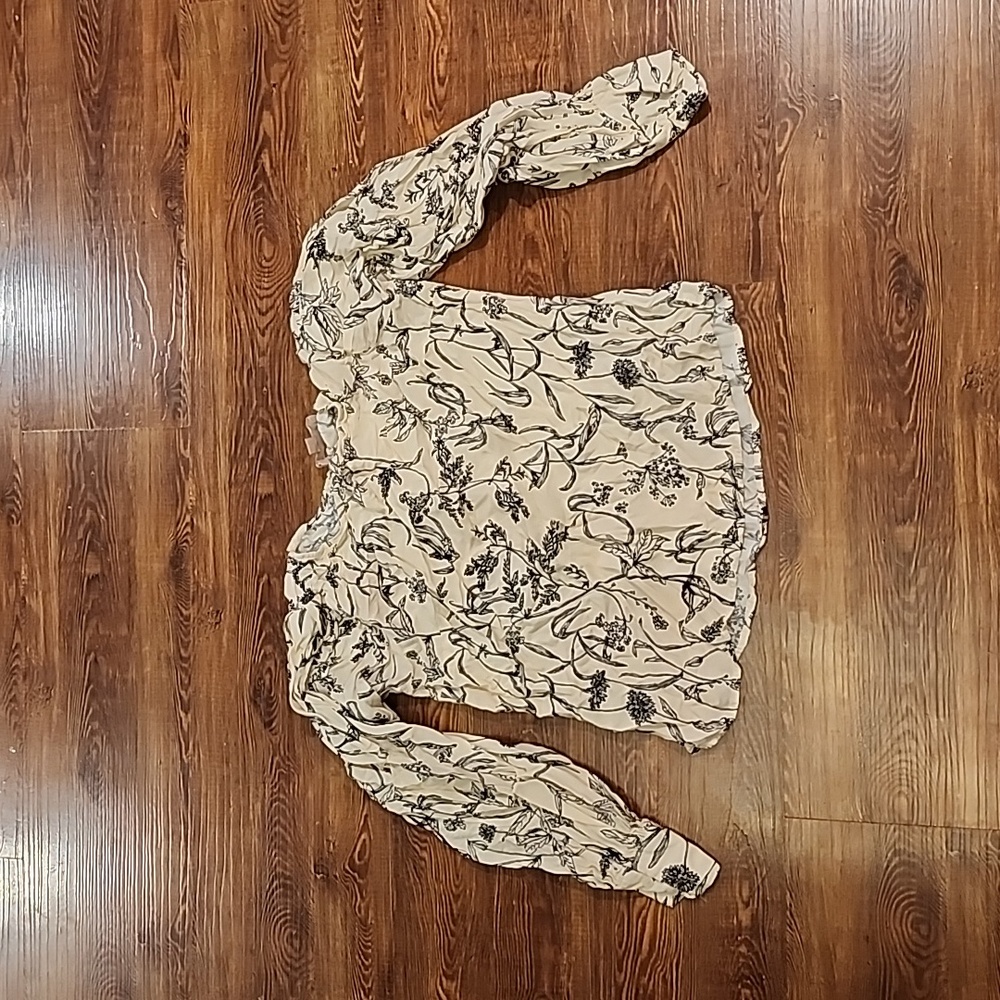 Medium Philosophy floral cream and black blouse